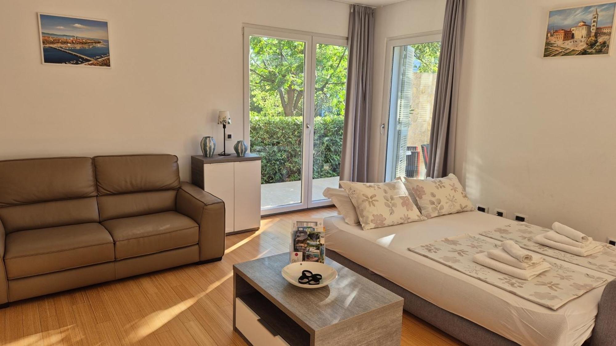 Luxury Two-Floor Apartment In Petrcane With Garden And Pool Екстериор снимка