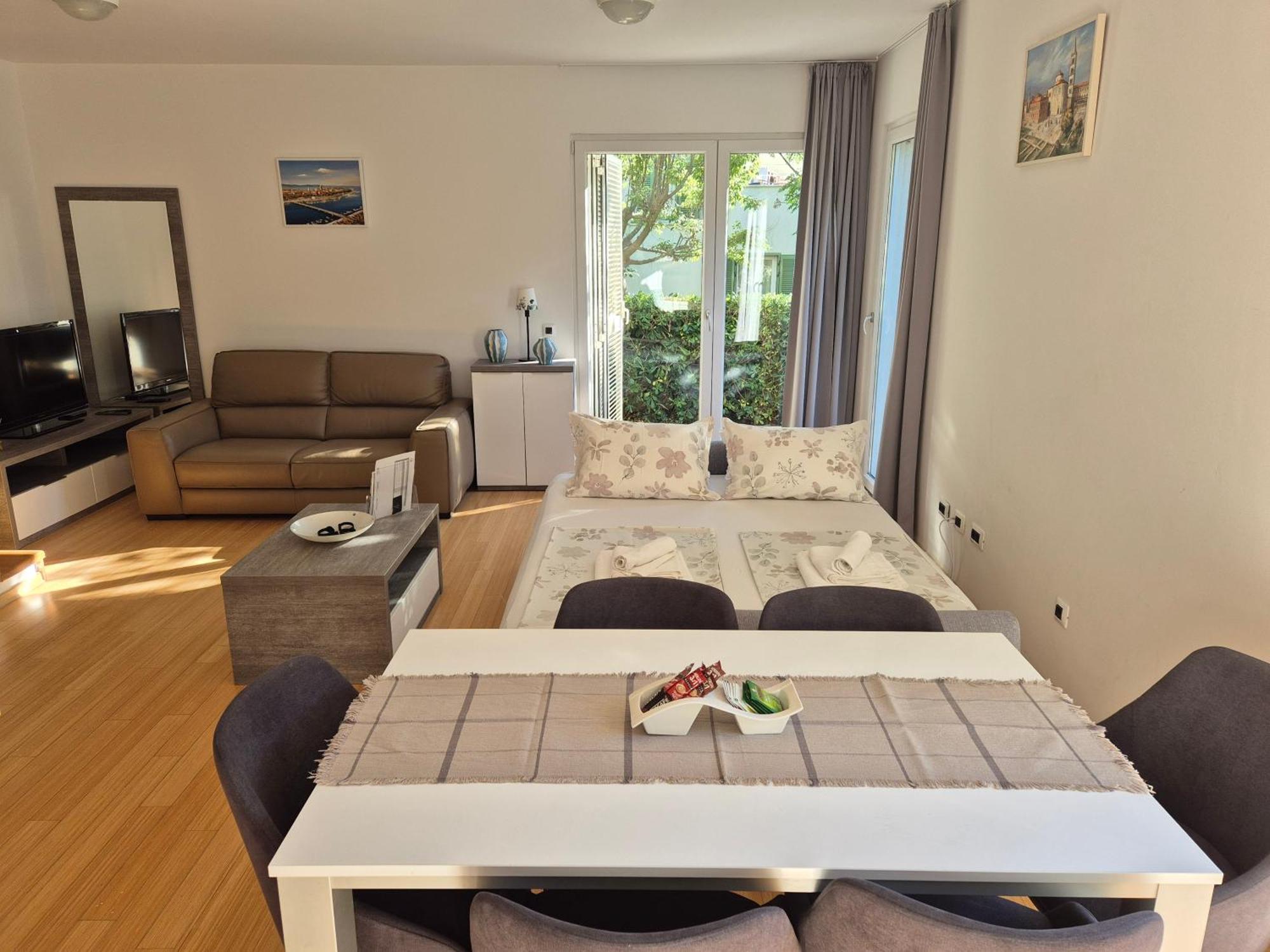 Luxury Two-Floor Apartment In Petrcane With Garden And Pool Екстериор снимка
